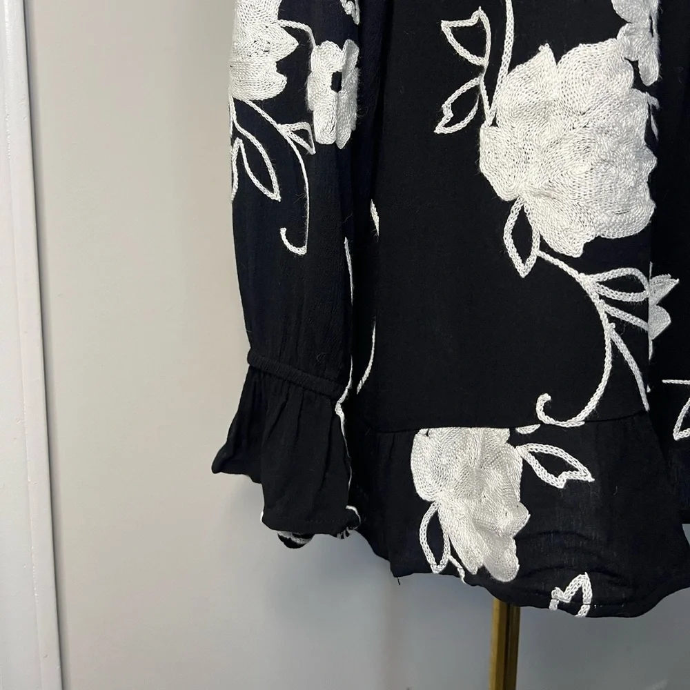 Inc International Concepts Black & White Floral Embroidered Blouse - Picture 3 of 13